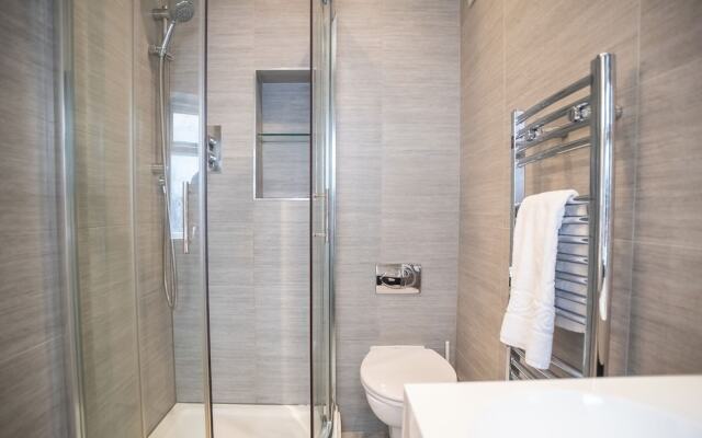 City View Three-bed Premier Apartment London