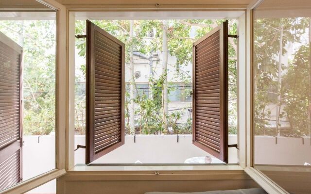 Modern Charm Balcony Retreat by Sea N Rent