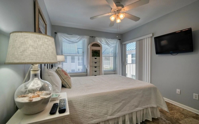 Harry's Beach House - 2 Br Condo