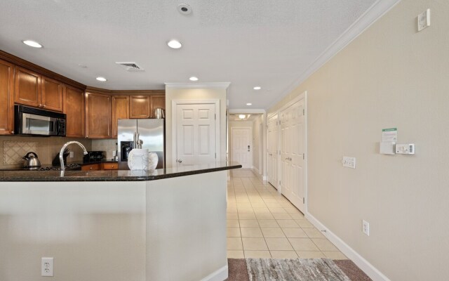 Rvh_326r Centre Court 3 Bedroom Condo