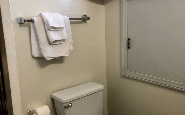 Lovely 1-Bedroom Home with Pool