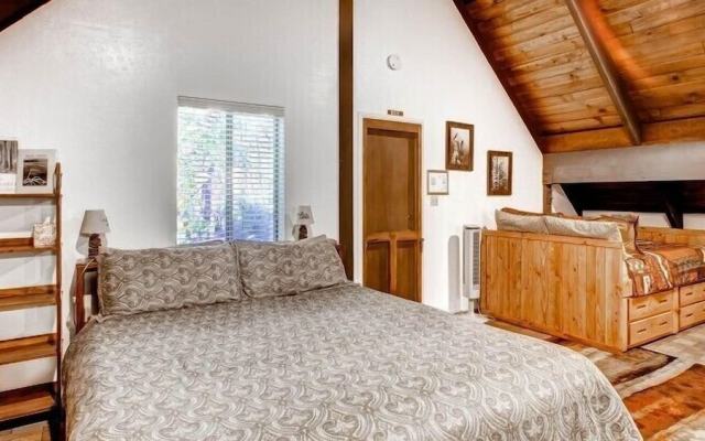 Scenic Wonders Yosemite Creekside Loft