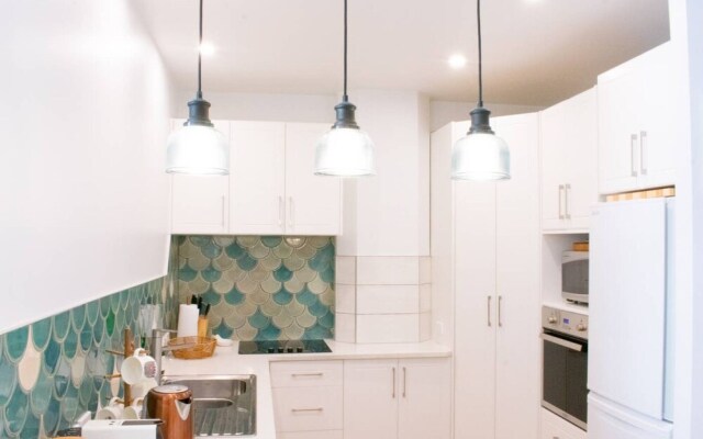 Gorgeous & Serene 1 Bed Abode With Garden