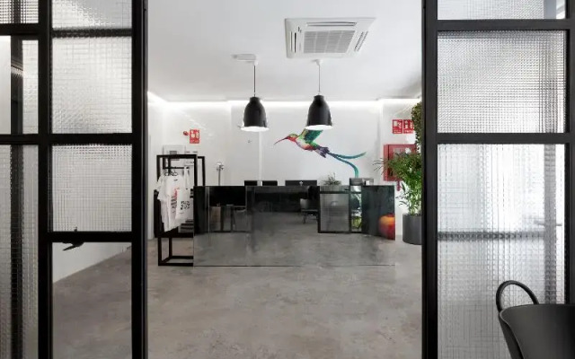 2060 The Newton Hostel & Market