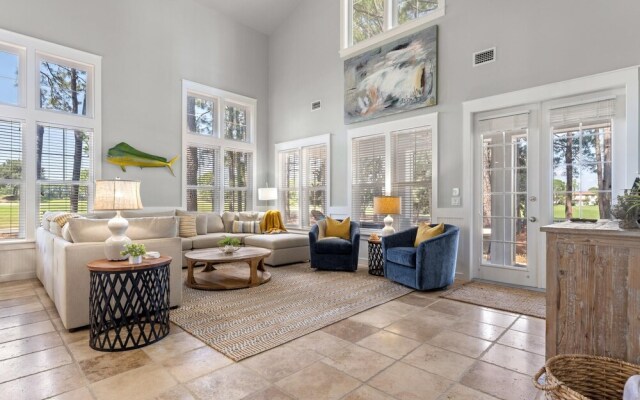 1369 Laurel Grove "the Crows Nest"