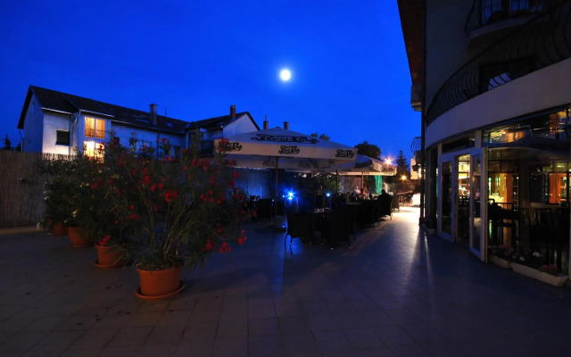 Amadeus Hotel