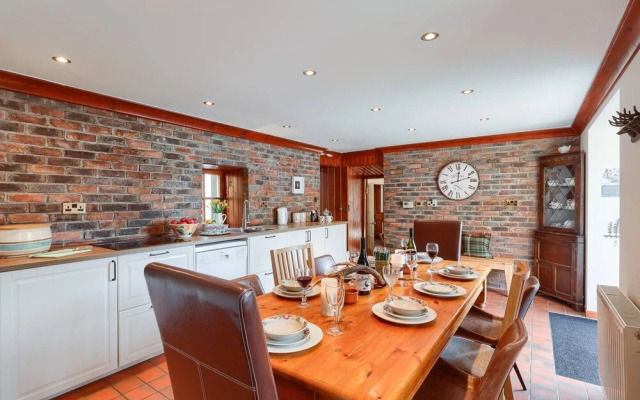 Spacious Characterful House W/views & Large Garden