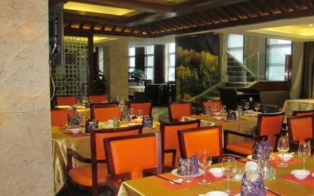 Liwan Holiday Hotel