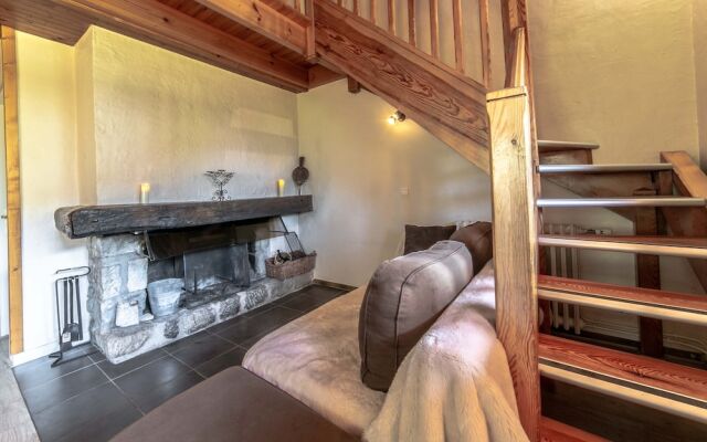 Authentic Chalet Méribel Village Close to the slopes