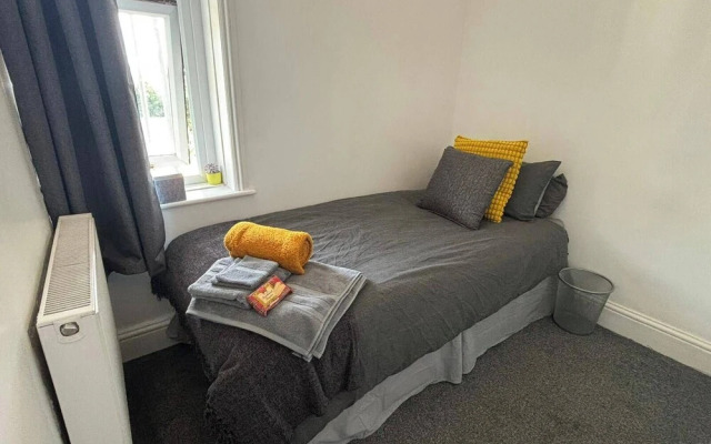 Modern 2-bed Victorian Apartment - Sleeps 6 & Pets