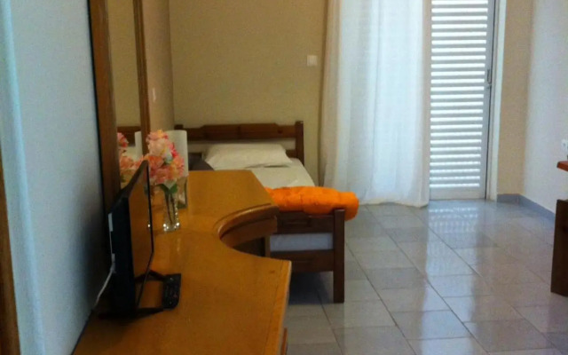 Manias Apartments