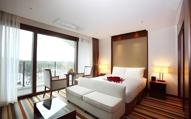 Raon Hotel & Resort
