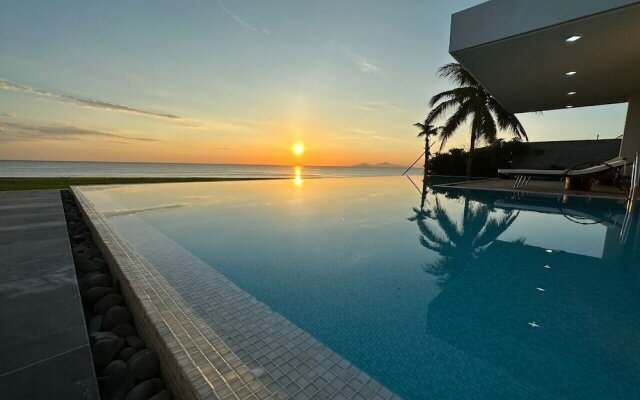 Luxury Yacht Villa