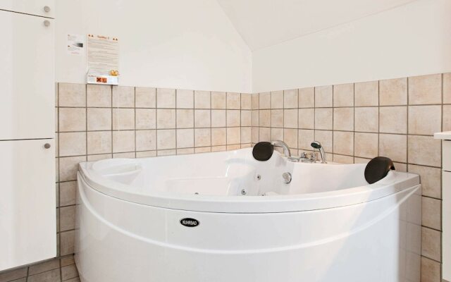 8 Person Holiday Home in Vaeggerlose