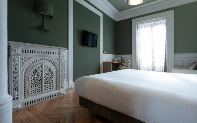 Petit Palace Lealtad Plaza