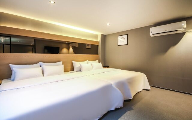 Hotel Deluxe