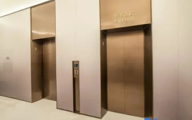 JI Shantou Dongxia 100 Shopping Center Hotel