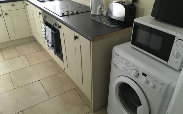 Harbour Lets - New Road Apartment - Porthcawl