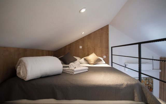 Adriatic Gallery Apartment by DuHomes