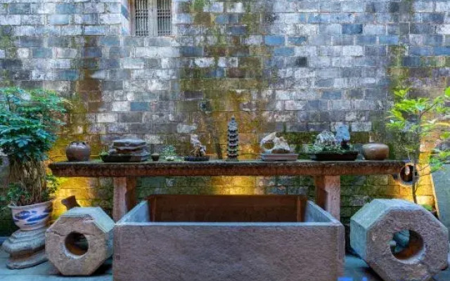 Yupingge·Long history Viewing Huizhou Design Homestay (Hongcun Pingshan Scenic Area)
