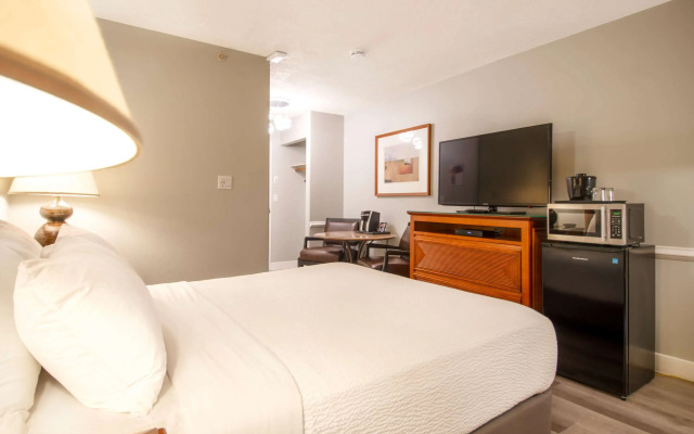 Coast Parksville Hotel