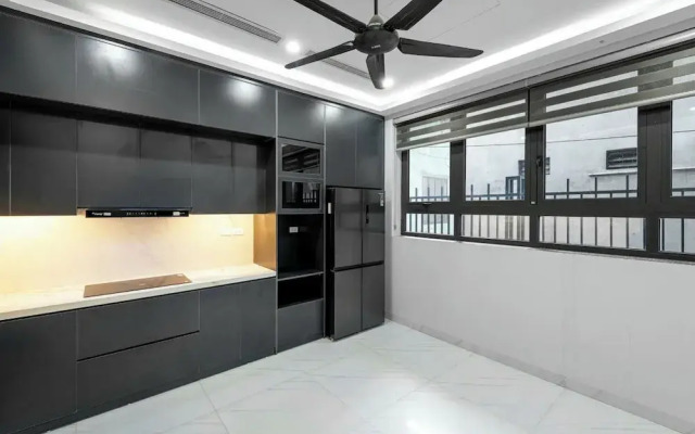 Ami House