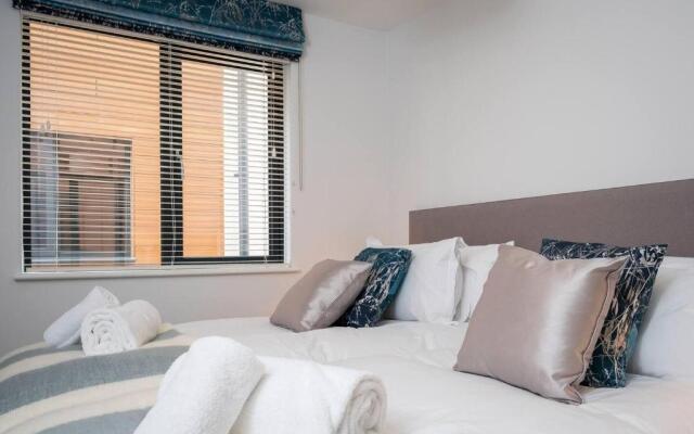 4br-8guests-balcony-beachview-pool-pets