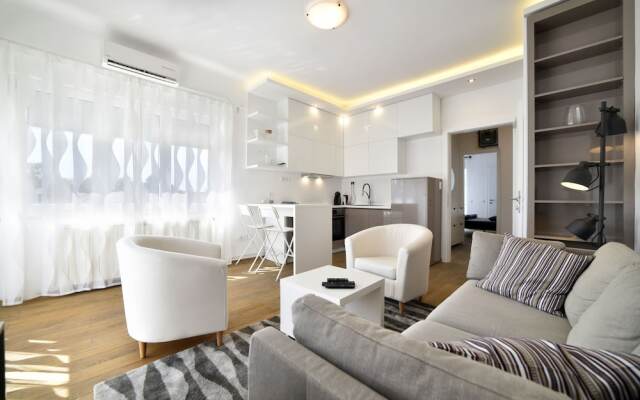 Maja Superior Apartment with Balcony