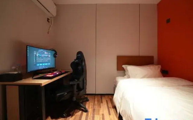 SOLO Esports Hotel