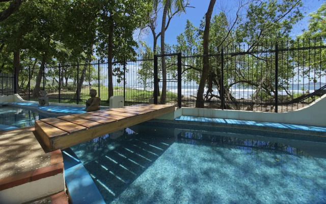 Casa Woodbine Beachfront House