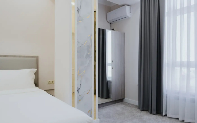 Bon Hotel (Бон)
