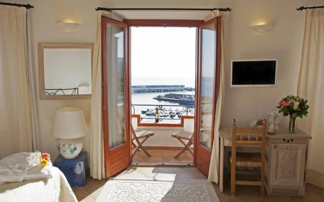 Bue Marino Hotel & Rooftop Bar