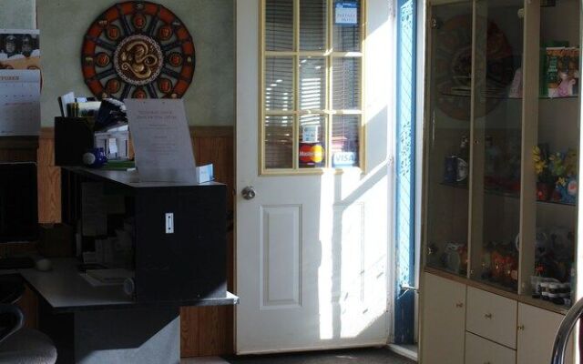 Raval Paradise Motel & RV Park