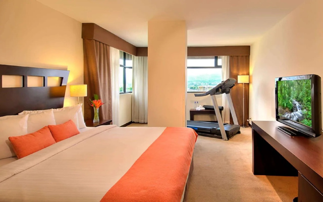 Tryp San Jose Sabana