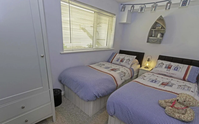 Clifton Court Apt 19 With Heated Pool