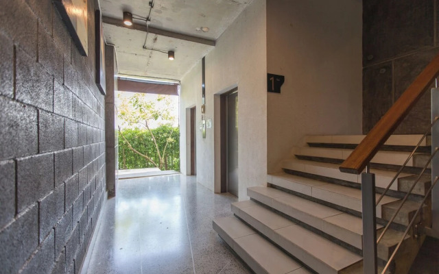 Pool Front Sexy Studio Fully Furnished Apartment