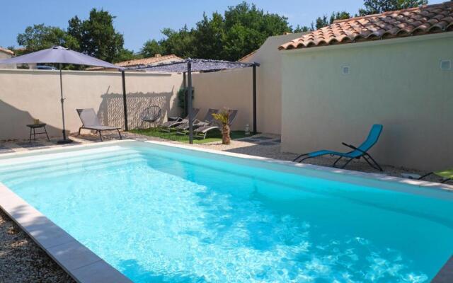 Maison familiale avec piscine privée et sécurisée située à Caumont sur Durance dans le Vaucluse pour 6 personnes LS6-341 AUSSADO