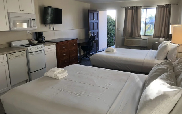 Moonlight Beach Motel