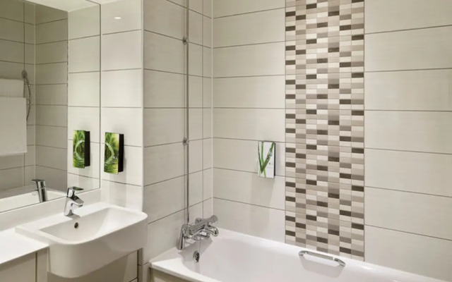Premier Inn Woking West (A324)
