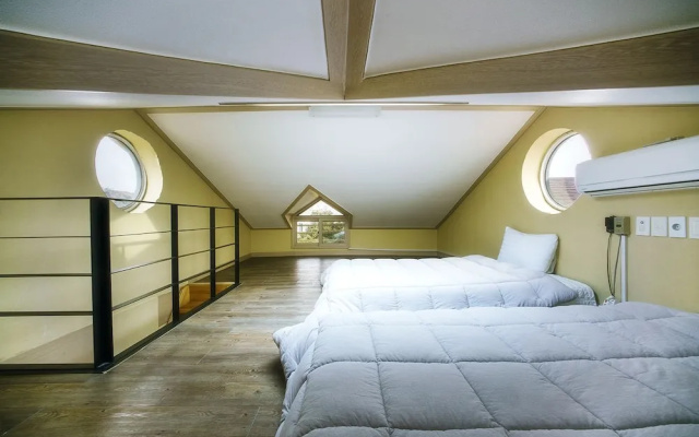 Tongyoung Mongdolhouse Pension