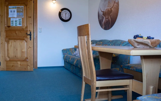 Holiday Flat with Pool Access