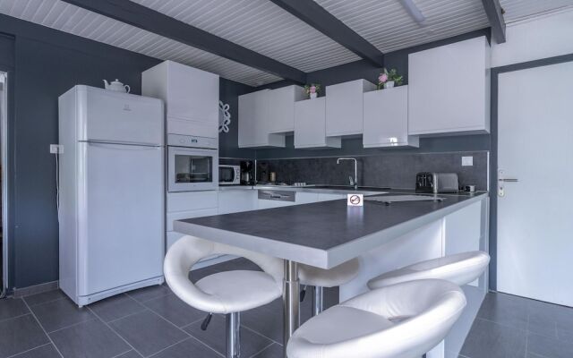 Attractive Holiday Home in Cessenon-sur-orb With Terrace