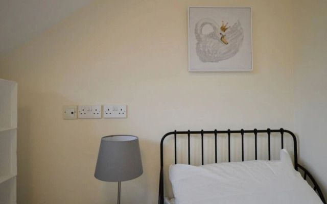 Cosy 2 Bedroom Bristol Home