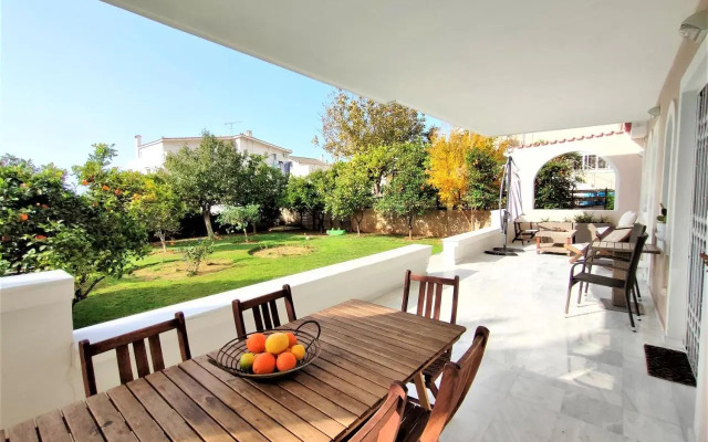 Luxury Garden Apartment Glyfada