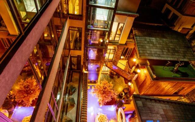 Yiyinju Holiday Hotel