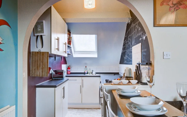 Entire Artistic Open-plan Top Floor Apartment