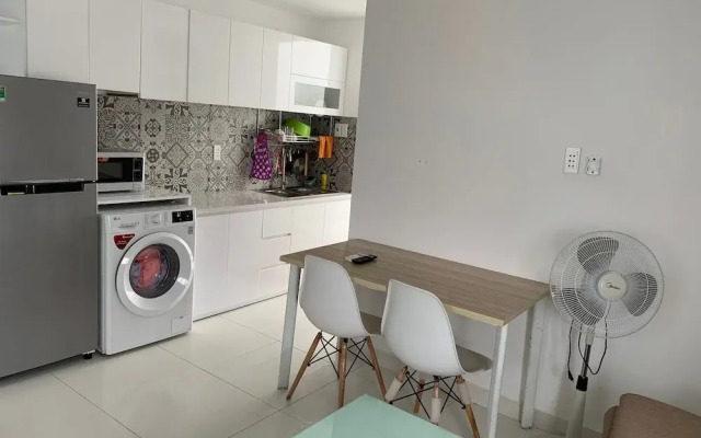 Smiley Apartment 8