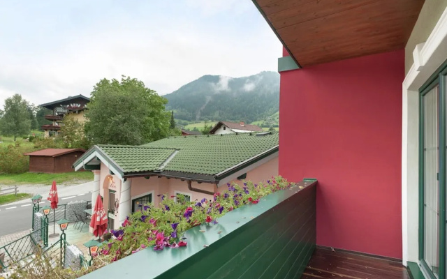 Idyllic Holiday Home in Goldegg Weng Near ski bus