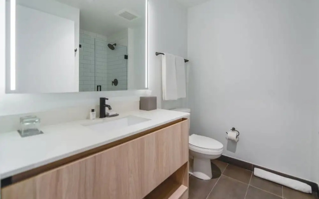 Elegance and Charm Studio at Bayside MIA