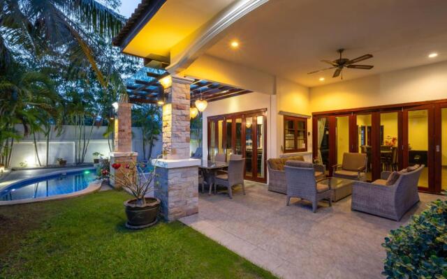 Spacious 3 bedroom villa with private pool and jacuzzi